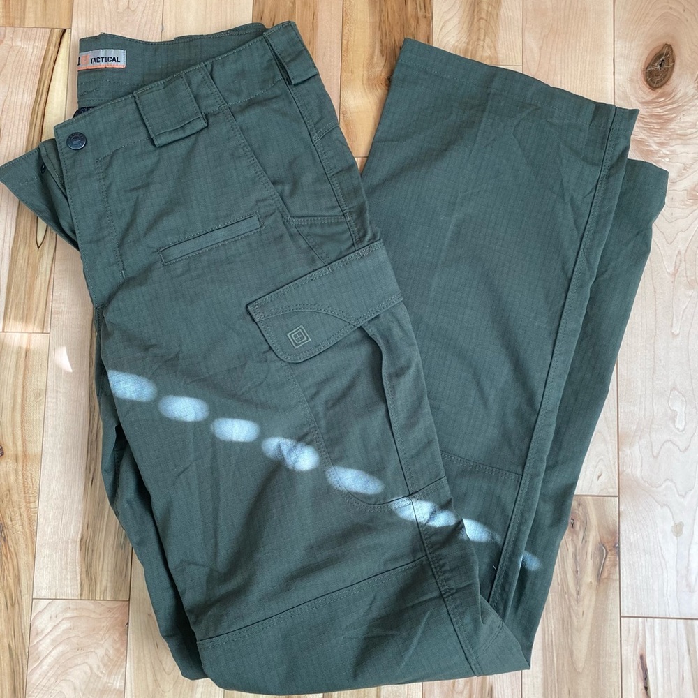 5.11 TACTICAL CARGO PANTS. NWOT.